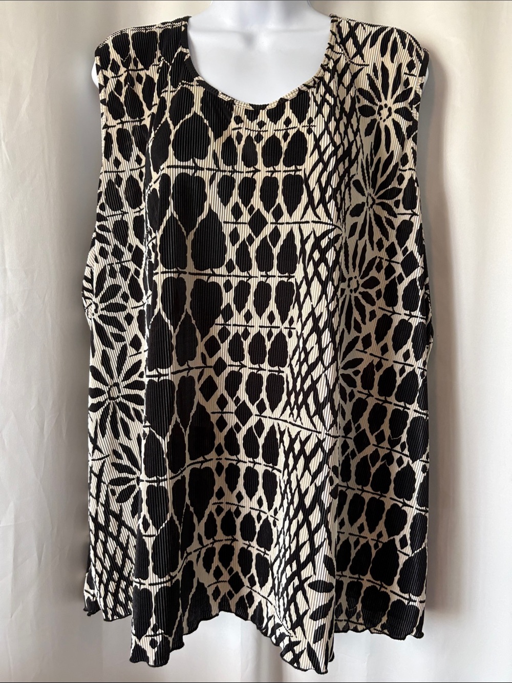 Penningtons Black and Cream Patterned Tank Top